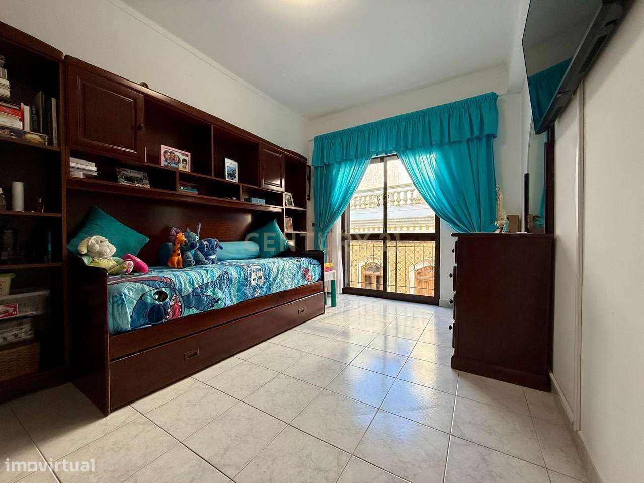 Moradia T3 em Olhão, com Terraço e Boa Exposição Solar na Baixa-6