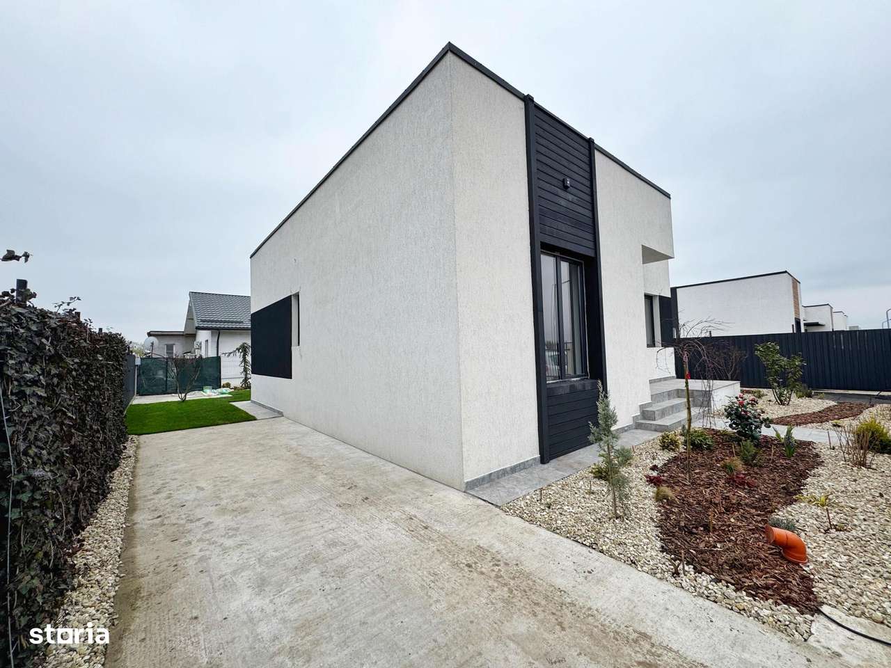 Casa individuală ~ 3 camere 2 bai ~ teren 300mp ~-1