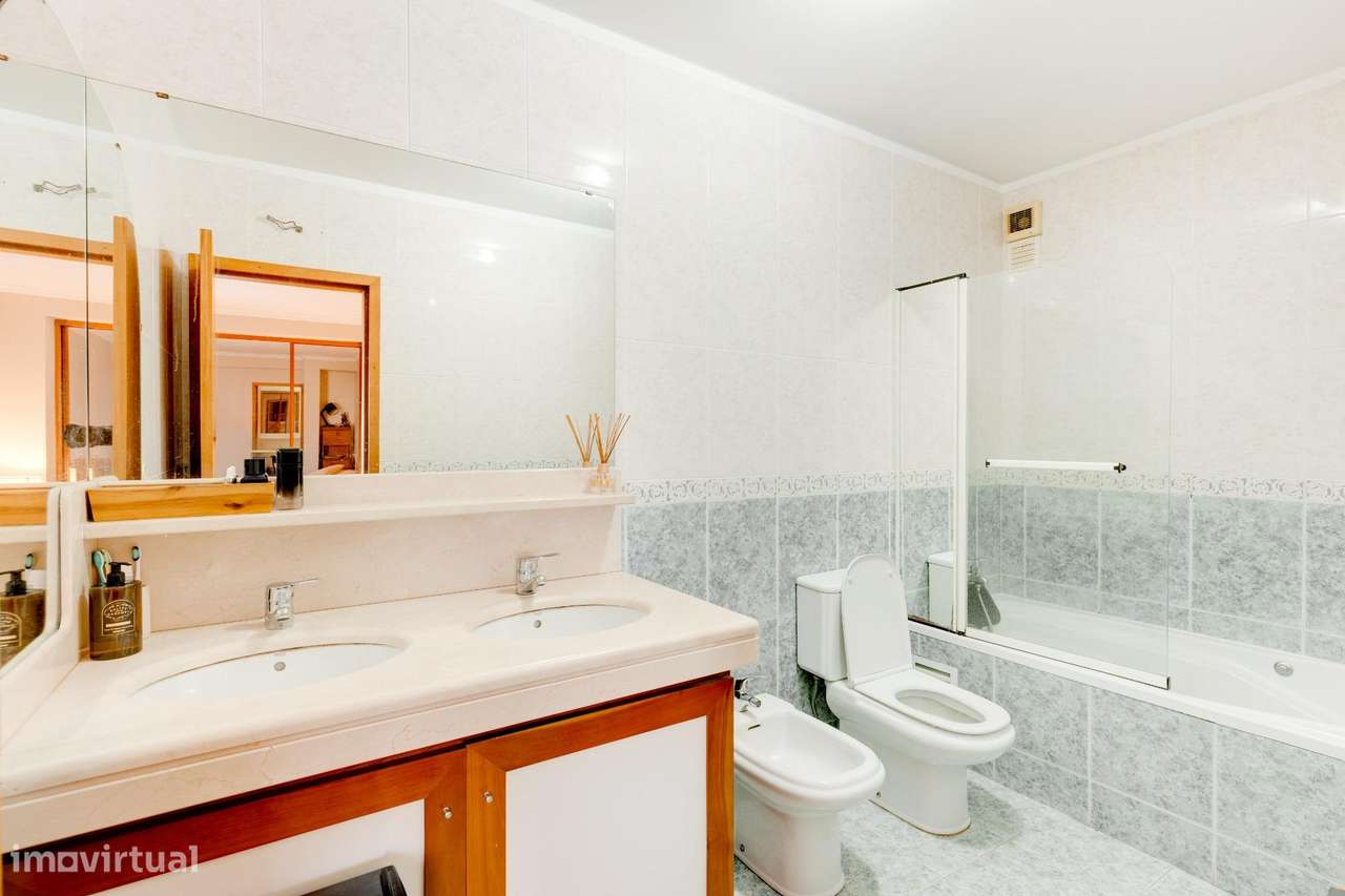 Duplex T3 de três frentes com sótão de serões em família e...-7