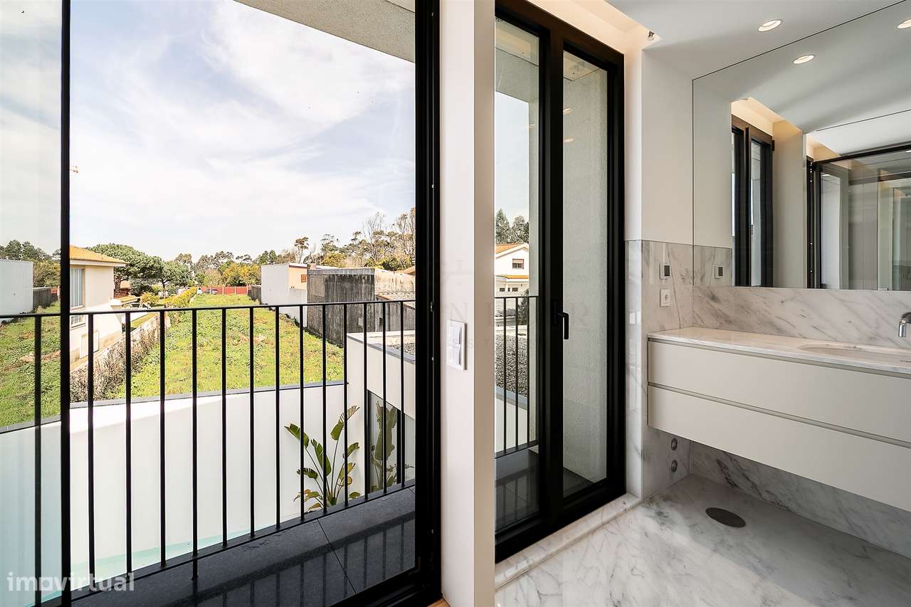 Moradia T4 de Luxo em Canidelo com Vista Mar | Golden Hour Real Estate-27