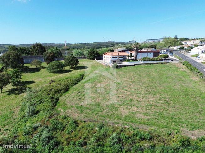 Moradia T3 com Armazém e Terreno de 9 640m2 em Olho Marinho, Óbidos-3