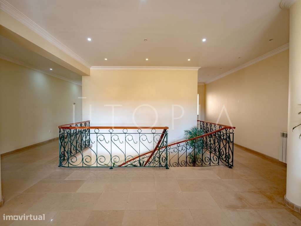 Moradia de Prestígio com Piscina, Campo de Ténis e Terreno Murado d...-30