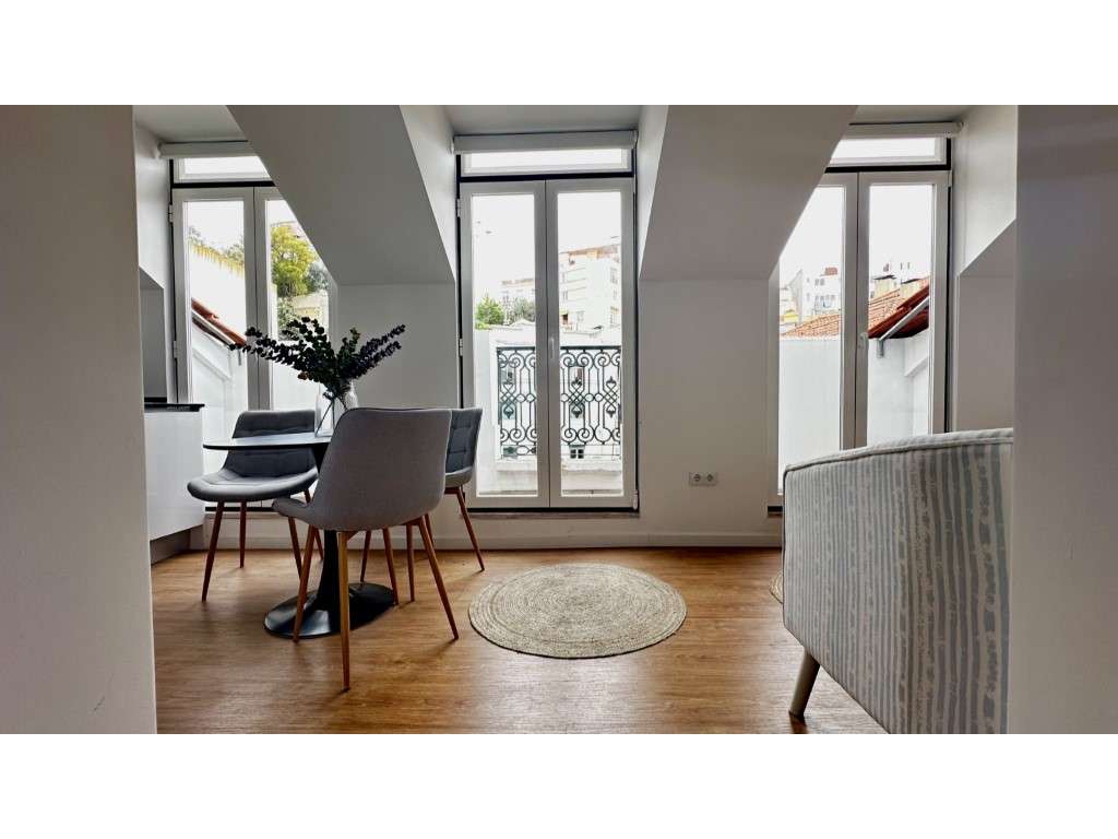 Apartamento T2 Renovado em São Vicente-0