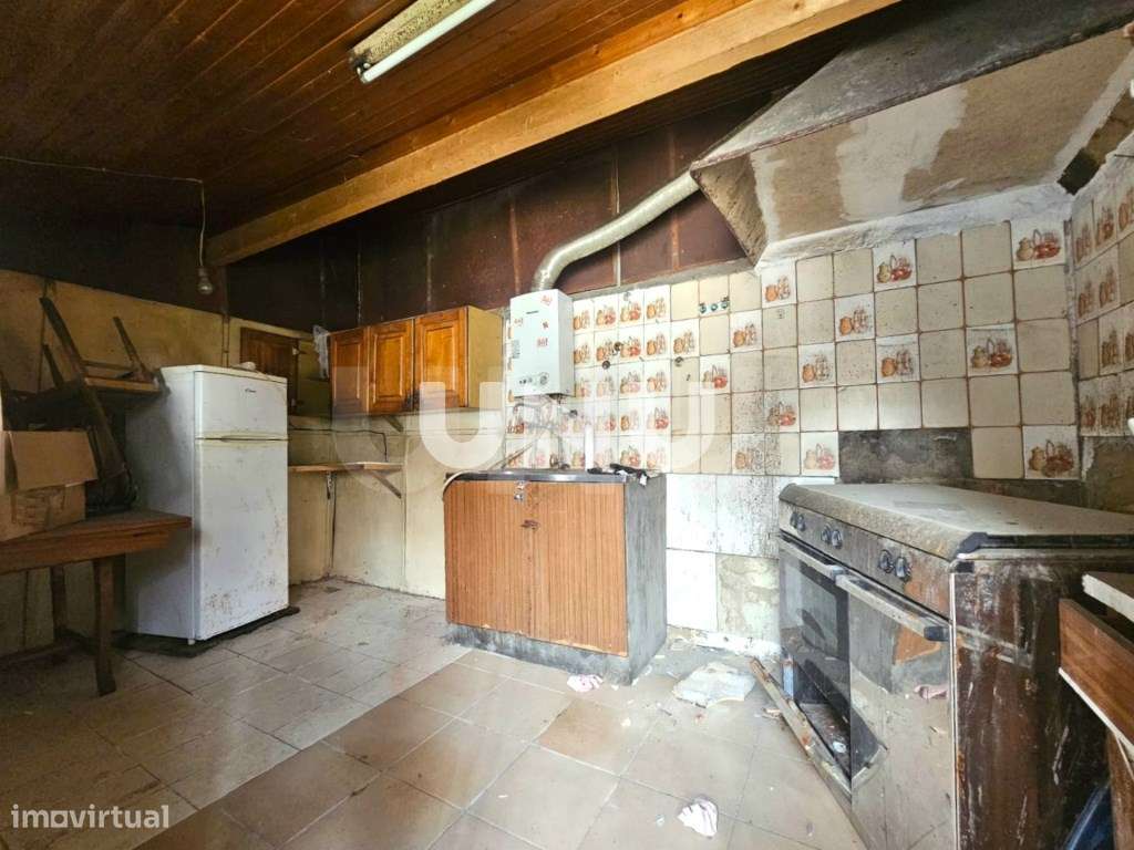 Prédio Urbano - Pleno Centro da Cidade de Viseu-15