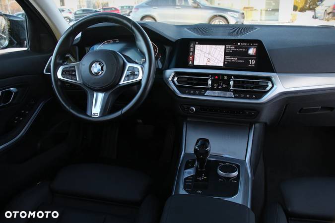 BMW Seria 3 320d Sport Line - 15