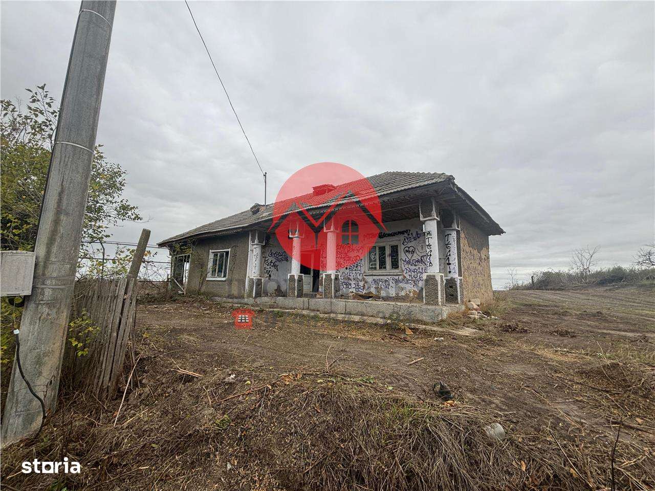 Teren 3.800 mp cu casa batrâneasca si vedere superba la balta - Imagine principală: 4/8
