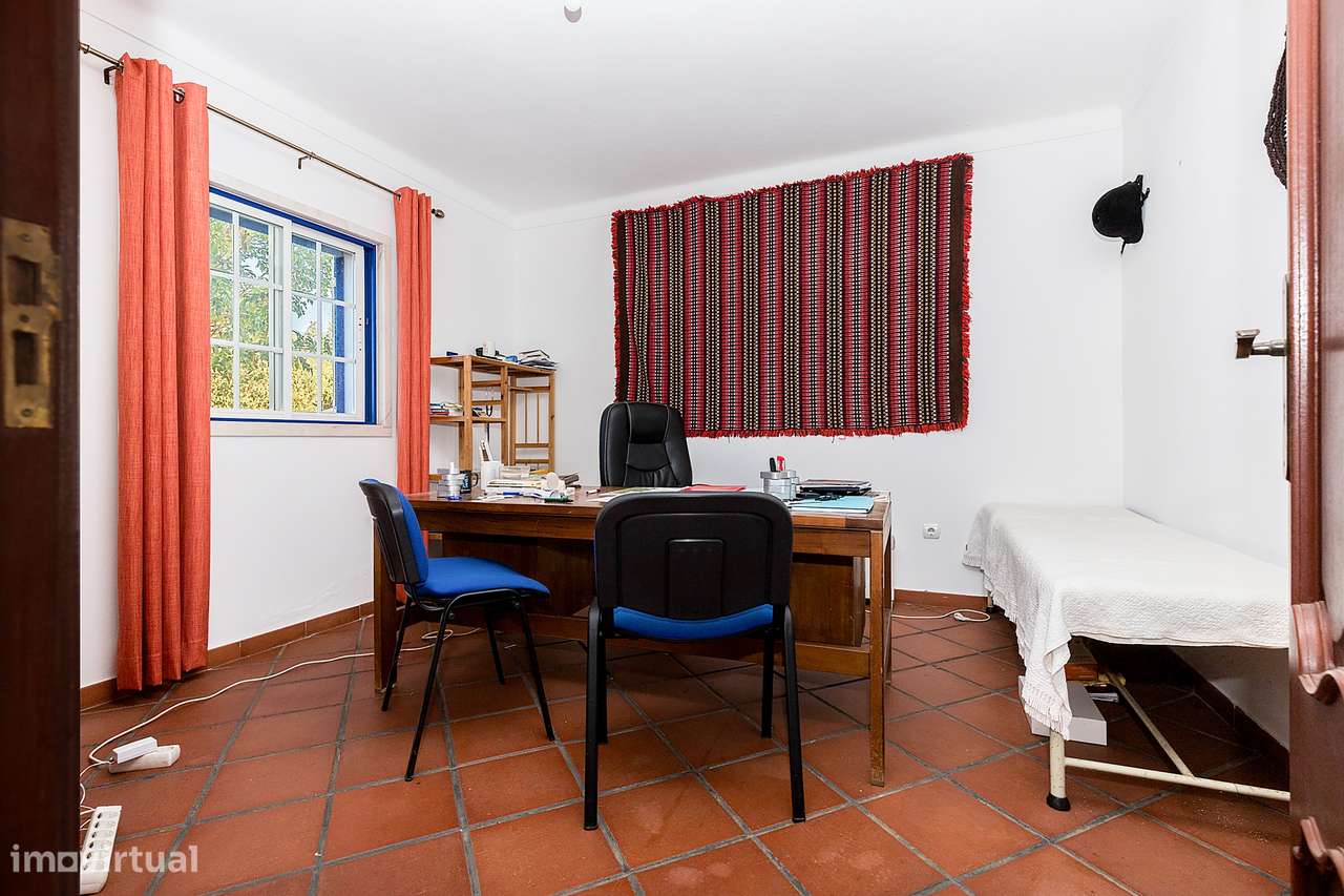 Moradia Isolada T4+2 com 245 m2 em Lote com 961 m2 na Aldeia de Nora,-12
