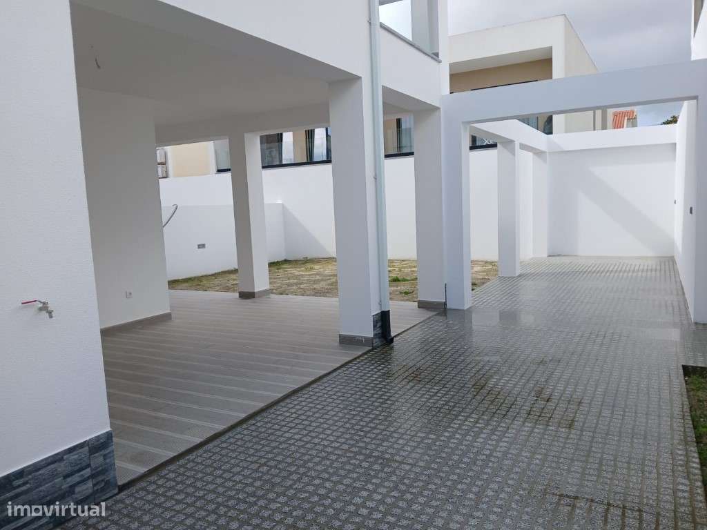 Moradia T3 em Fernão Ferro-24