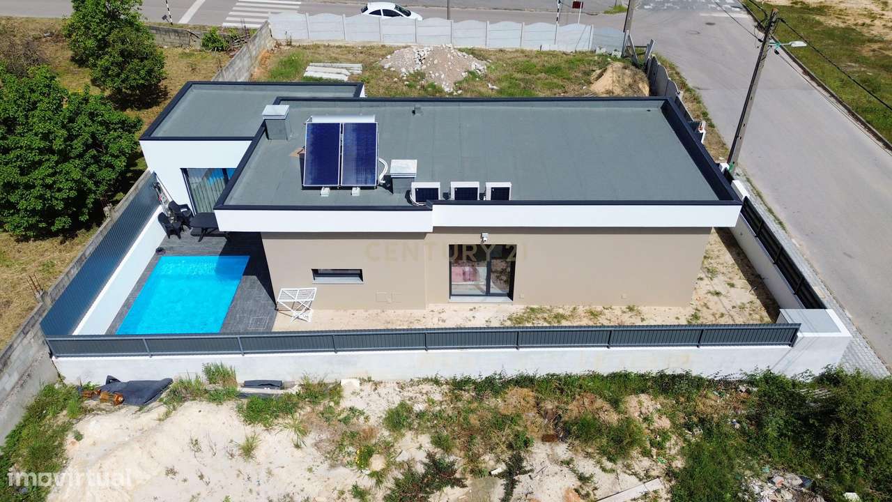 Baixa De Preco Moradia Terrea Isolada T3 Com Piscina Mobilada Ou N