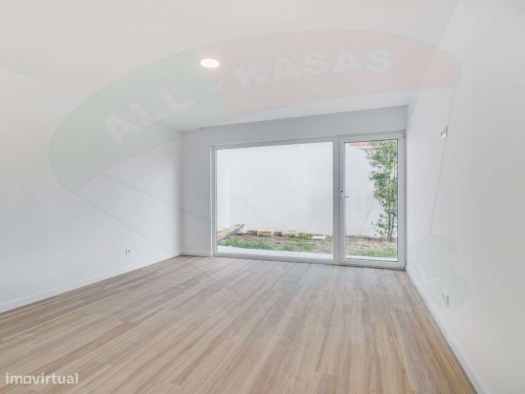 Moradia T3, a ESTREAR com Piscina em Famões, Odivelas: O seu Oásis!-35