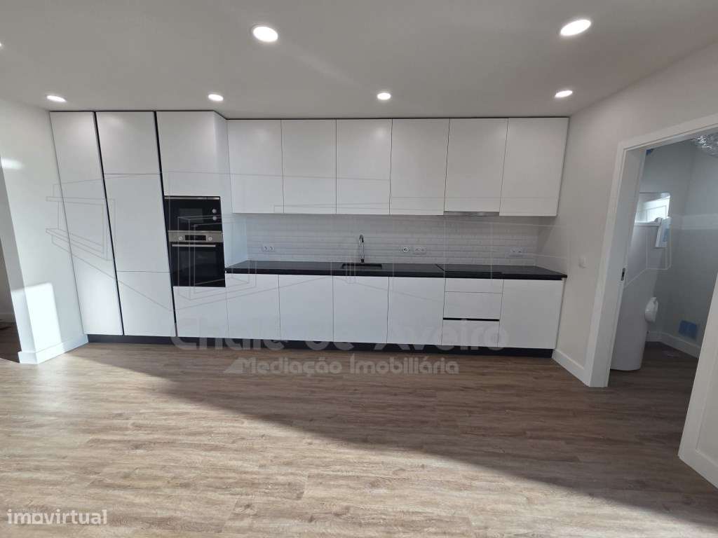 Moradia unifamiliar geminada T3, de 2 pisos, com garagem, anexos e ...-9