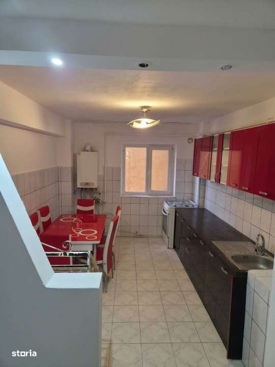 Apartament cu 3 camere decomandat in Cetate-6
