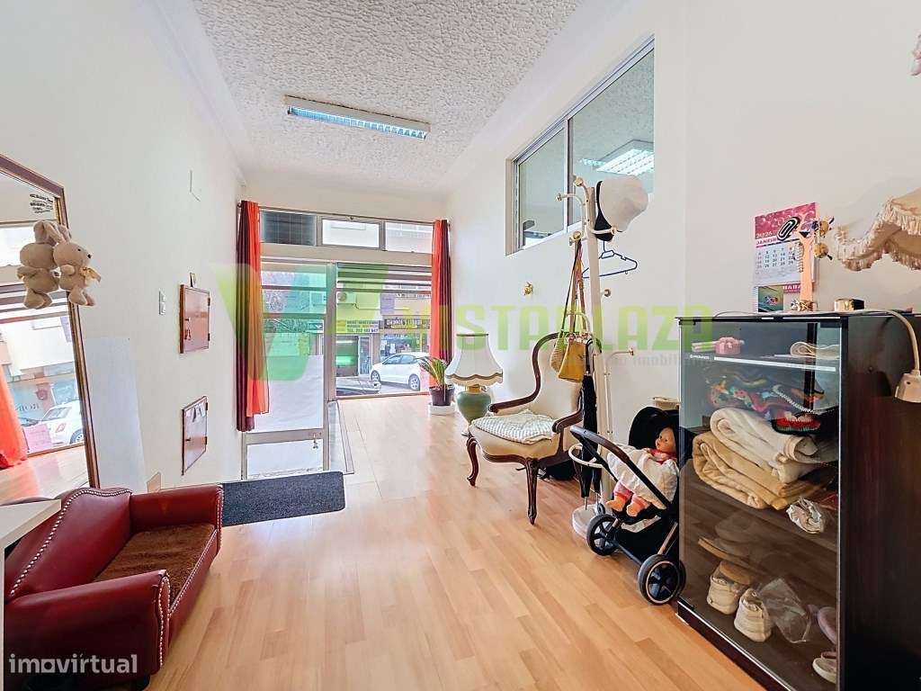 Loja para Investimento em Portimão com Potencial de Conversão em Ap... - Grande imagem: 4/23