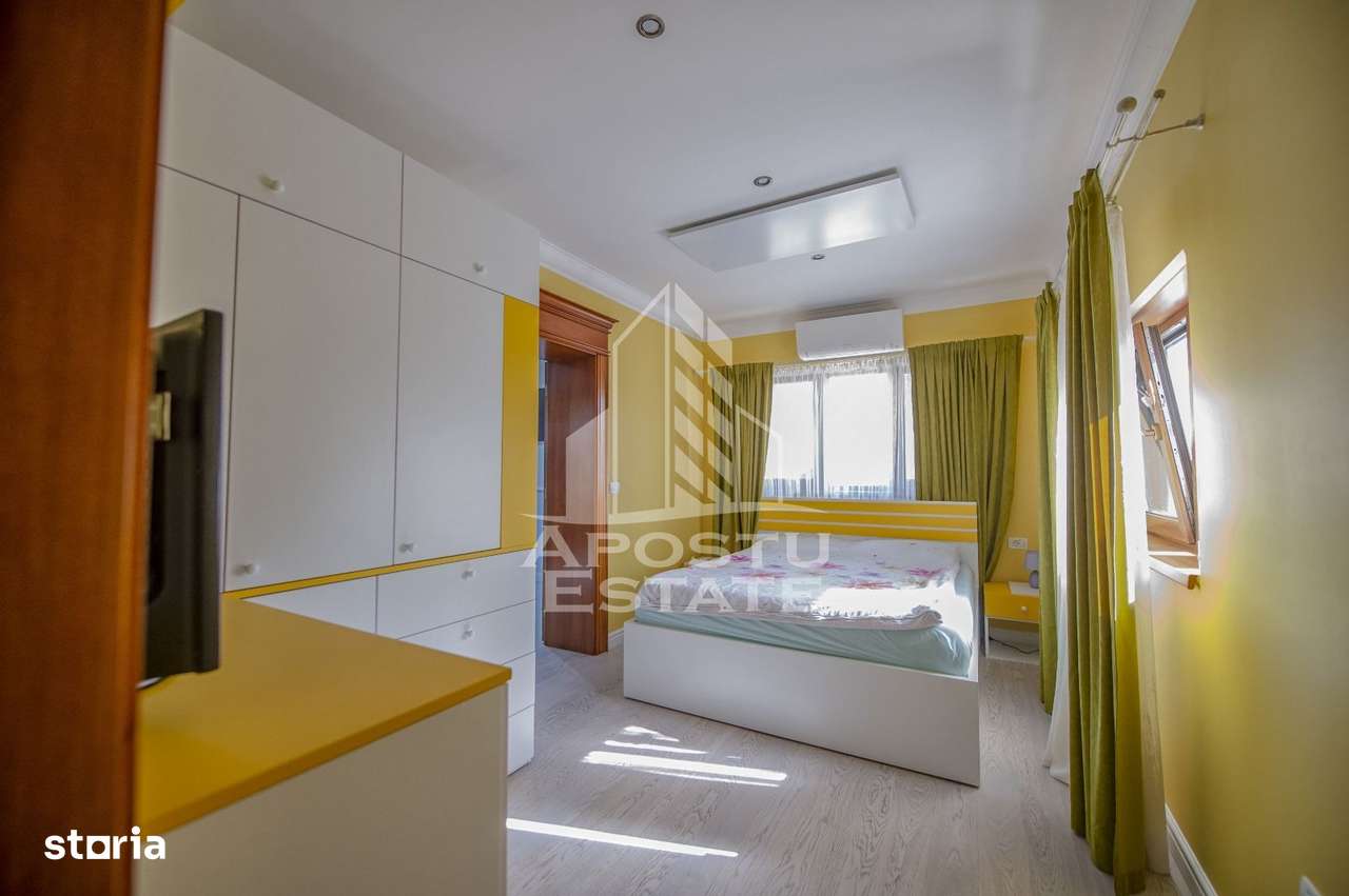 Vila,Piscina,teren fotbal,gradina,vegetatie - Imagine principală: 4/20