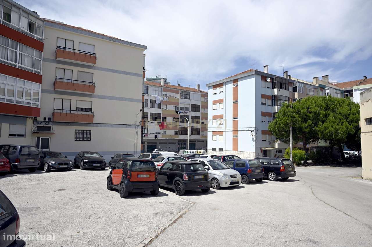 Apartamento T3 no Alto Seixalinho - Conforto, Luz e Potencial-20