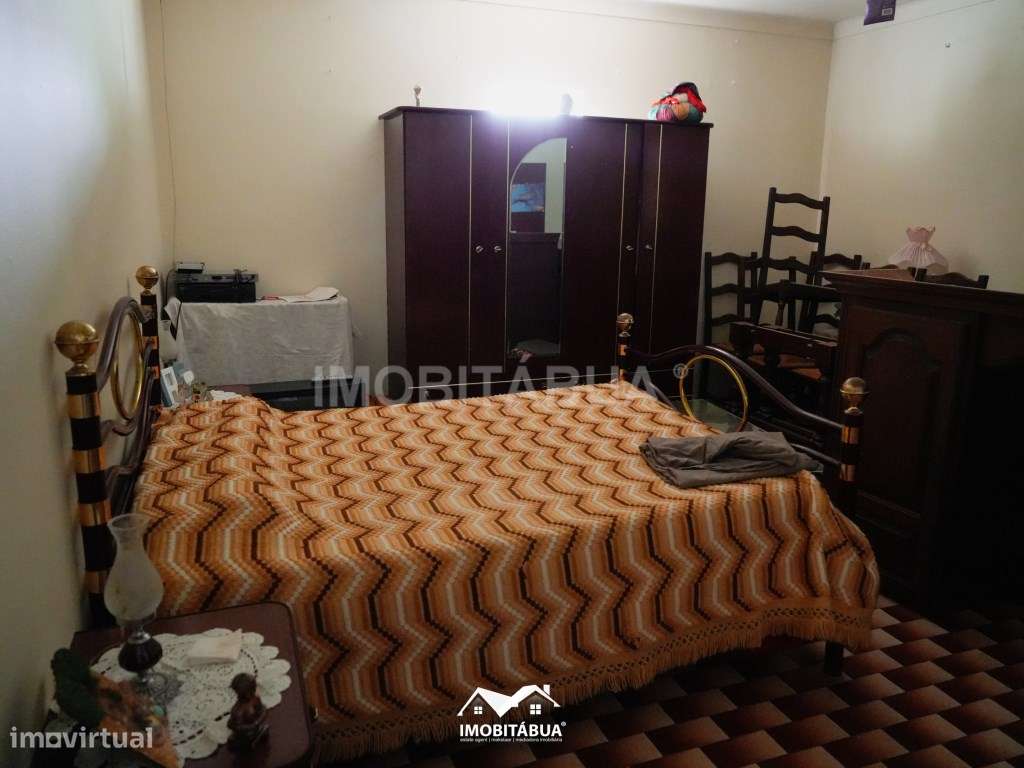 Moradia T2 com terreno, terraço e um anexo.-15