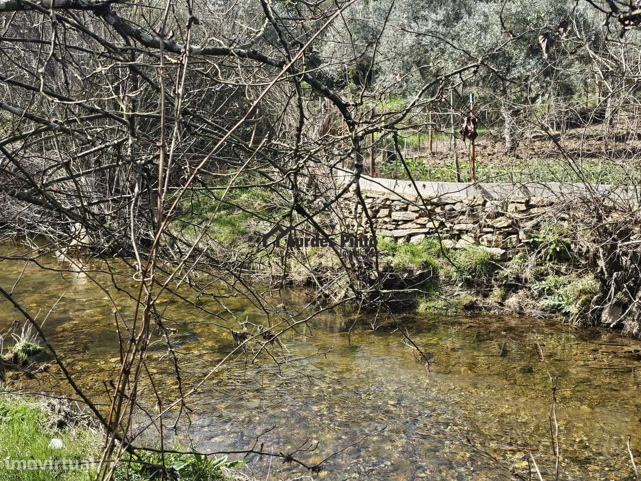 Duas moradias à beira da ribeira-25