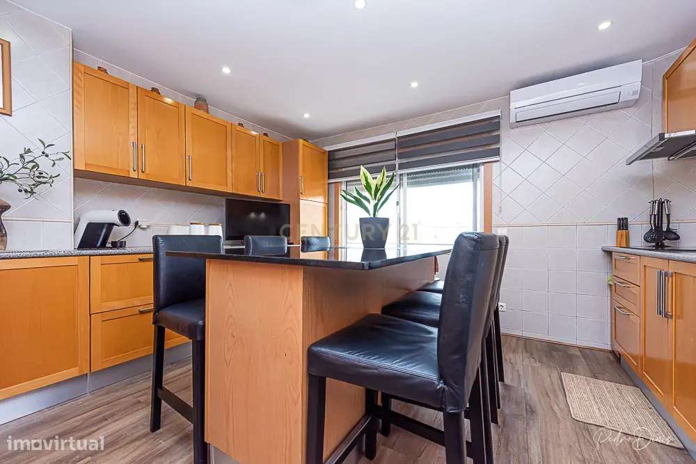 Apartamento de 3 Assoalhadas TOTALMENTE RENOVADO - Grande imagem: 4/30