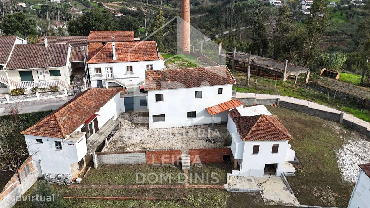 Moradia senhorial + 3 habitações em lote de 1197 m² - Grande imagem: 3/30