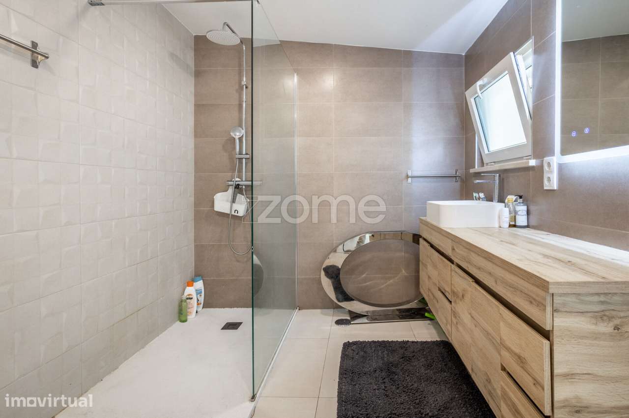 Prédio com grandes áreas no Centro de Leiria-14