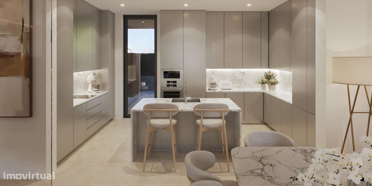Moradia T4 com piscina, garagem e vista jardim e serra-0