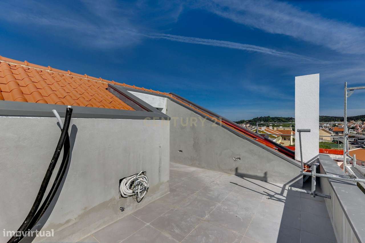 Moradia T4 com piscina em Caneças-48