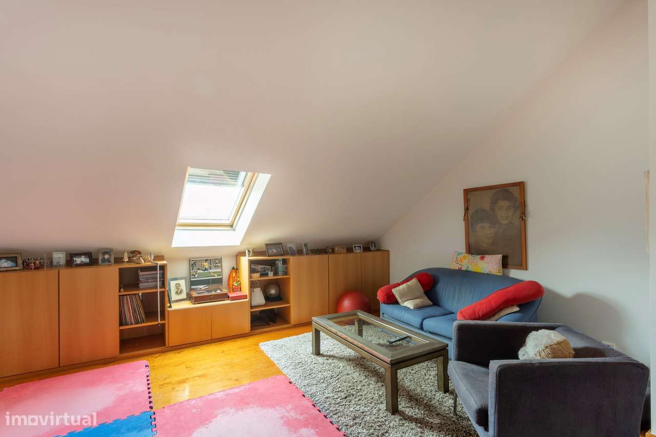 Moradia T6 com garagem, Madragoa, Estrela-16