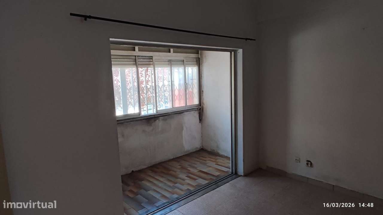 Apartamento T0 para investimento em Linda a Velha-12