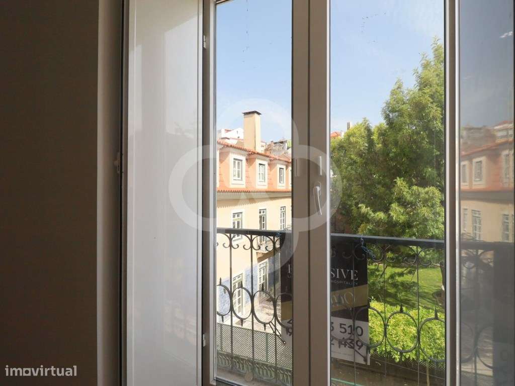 Apartamento T3 remodelado ao Chiado e Santos ao IADE e ISEG em Lisboa-6