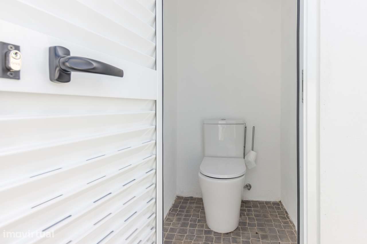 Moradia isolada com piscina aquecida num terreno de 398 m²!-5