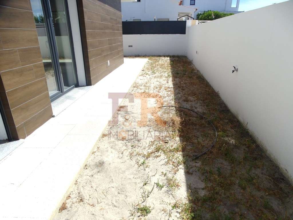 PRONTA!! Moradia Duplex T4 com Garagem, Quinta das laranjeiras Fern...-48