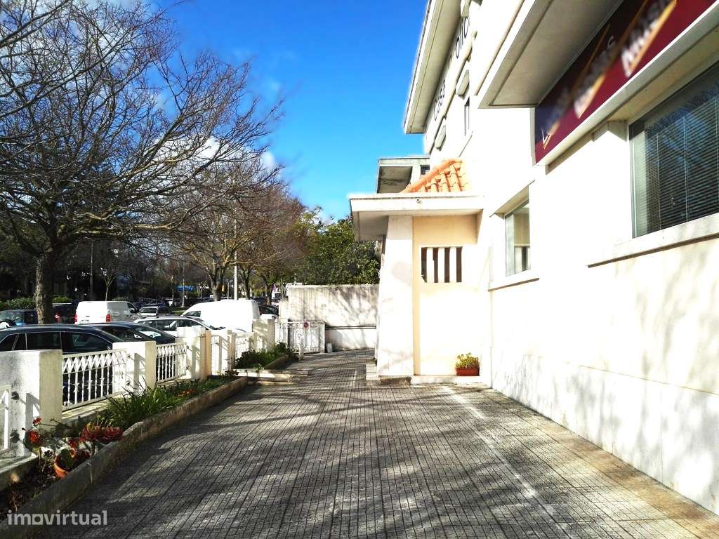 Avenida Gago Coutinho - Alvalade - Moradia V6 - Lisboa - Grande imagem: 5/27