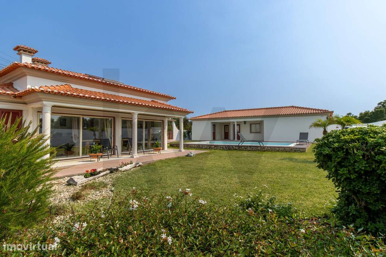 Moradia de Luxo T4+2  com Espaços de Lazer e Apoio | Remodelada e Mobi - Grande imagem: 2/58