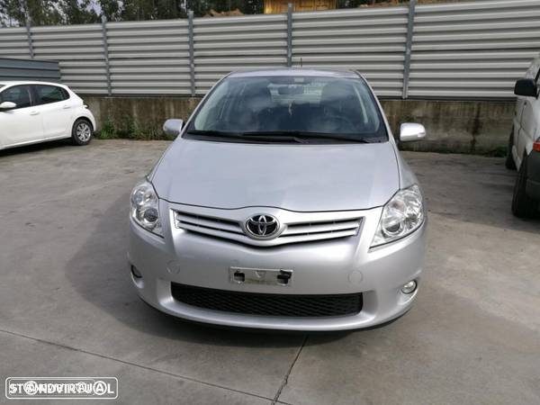 Toyota Auris 1.6 vvti de 2011 +para peças - 1