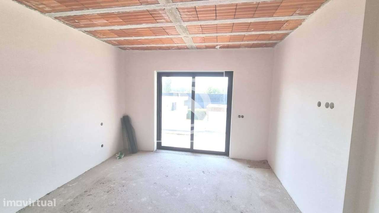 Moradia T3 independente, em construção, na Póvoa de Lanhoso-20