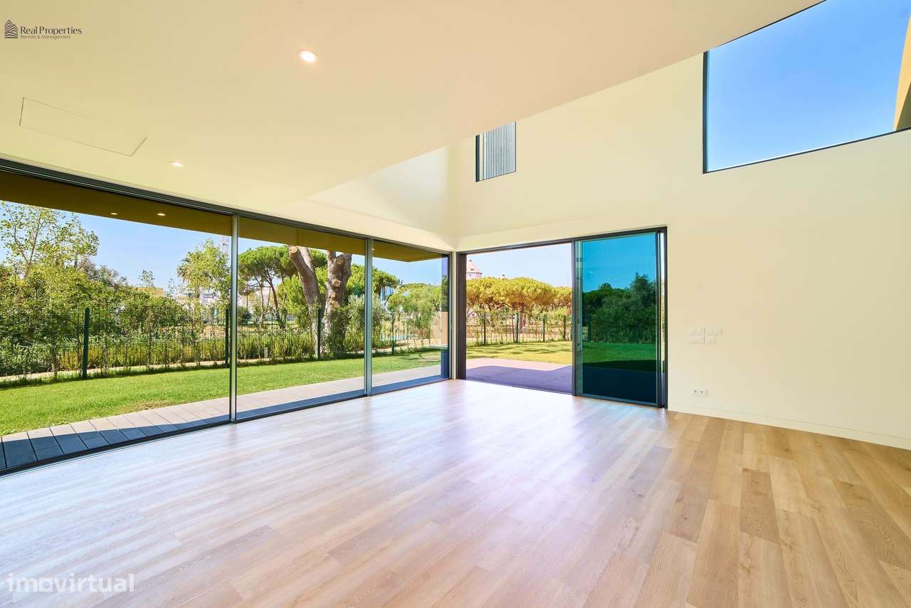 Elegância e Exclusividade em Vilamoura – Moradia T2 com Piscina Privad - Grande imagem: 4/44