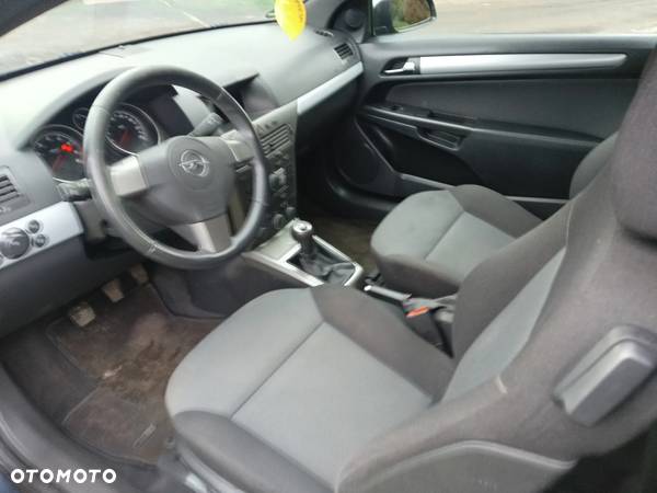 Opel Astra III GTC 1.8 Enjoy - 21