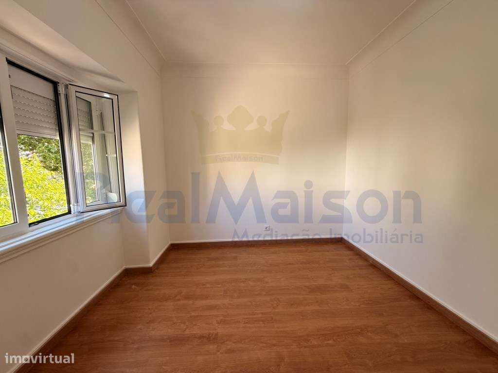 Vende-se T4 em Mem Martins - 500m da Estação-12