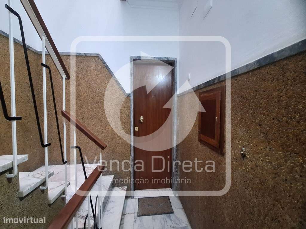 T4 totalmente remodelado no Barreiro com Varanda.-25