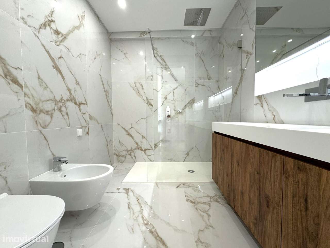 Apartamento T3 novo com estacionamento no centro de Carcavelos-39