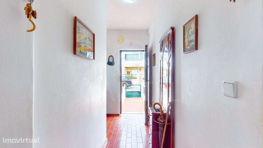 ✨ T2 com Entrada Independente e Espaço Exterior em Porto Salvo-14