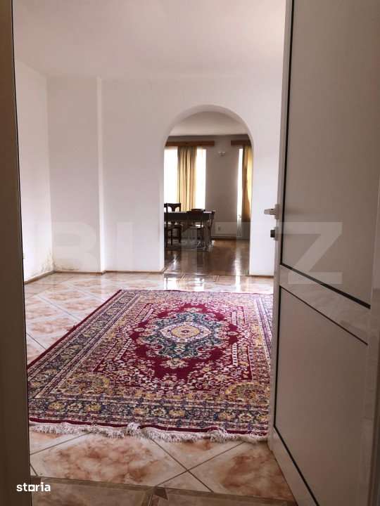 Casa de vanzare, cu 7 camere, 350 mp u & 2850 mp teren - Imagine principală: 4/18