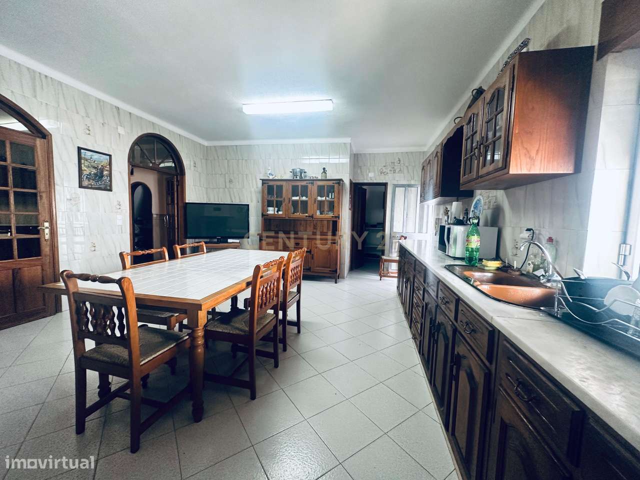 Moradia T5 em Cuba (Alentejo) com dois pisos em zona central da vila. - Grande imagem: 4/29