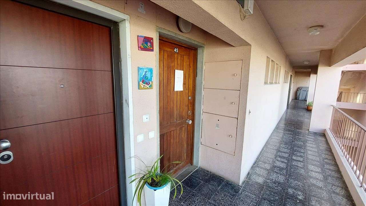 Apartamento duplex em Mem Martins - Grande imagem: 2/20