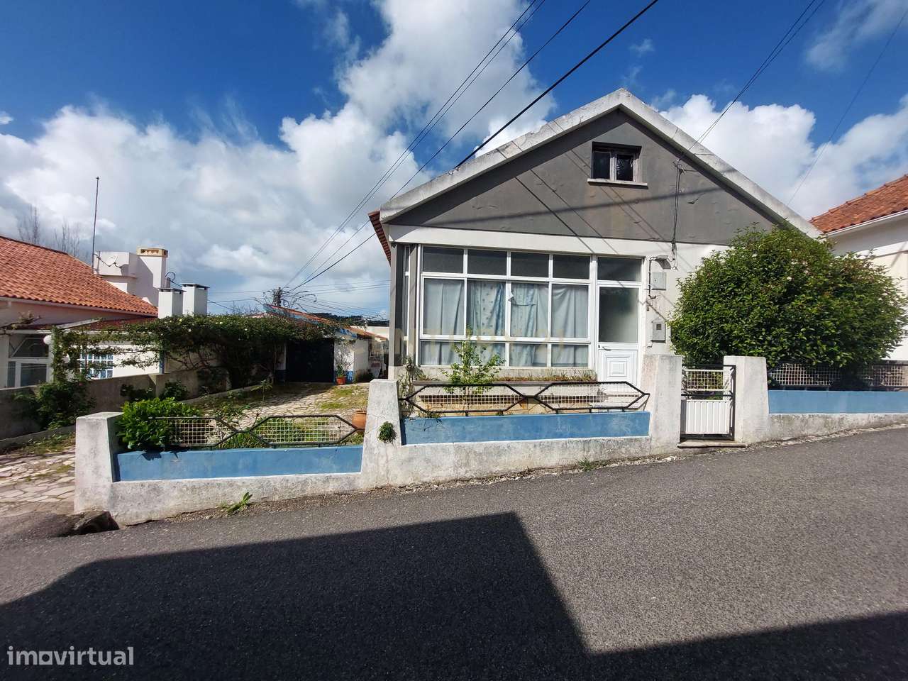 MORADIA  ISOLADA TÉRREA COM GARAGEM E LOGRADOURO - Grande imagem: 4/17