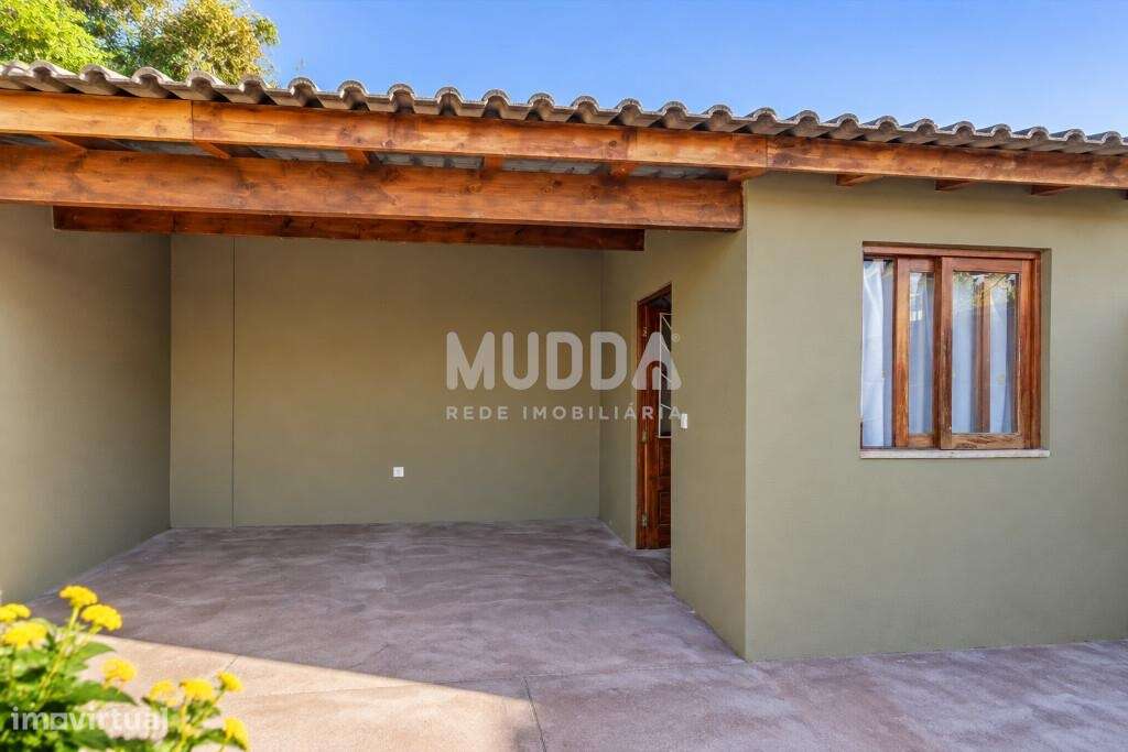 Moradia totalmente remodelada em 2025 — charme, modernidade e um jardi-48