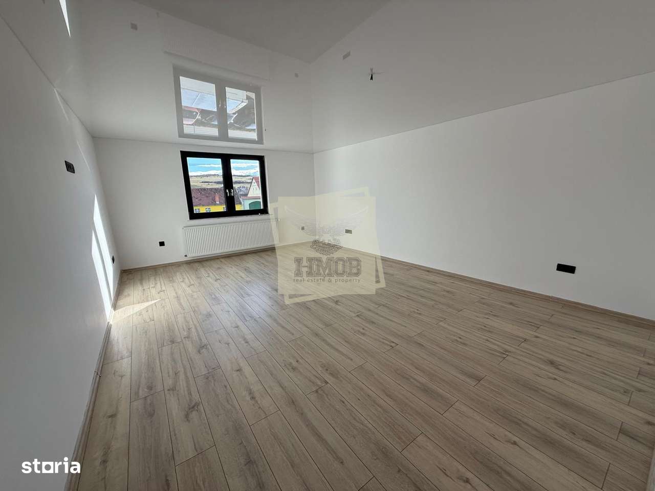 Casa cu 4 camere si 3 bai pretabila birouri in Sura  Mare - Imagine principală: 2/10