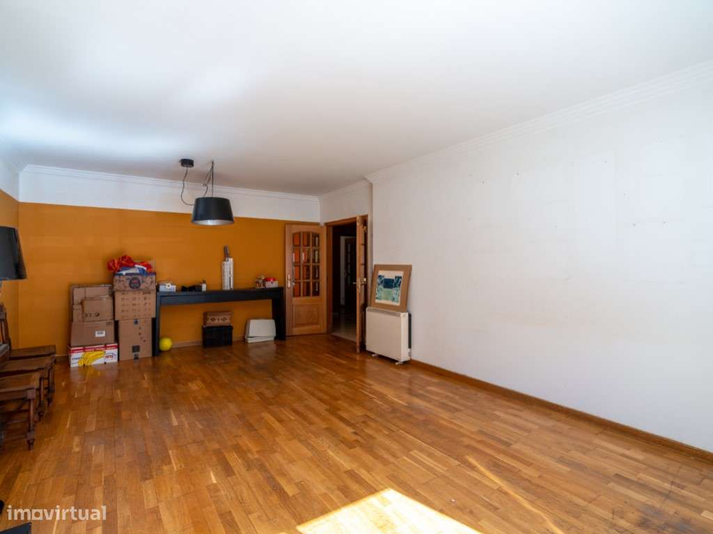 VENDE-SE T3 COM TERRAÇO E GARAGEM EM CARCAVELOS-10