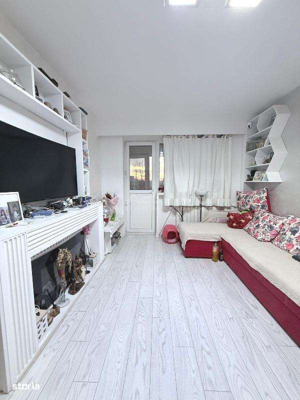 Vanzare 3 camere decomandat - 2 gr sanitare - Drumul Taberei - Metrou-0