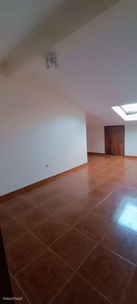 Moradia T6 com Cave, R/Chão e Sótão Aproveitado | A 3 km de Tomar-9